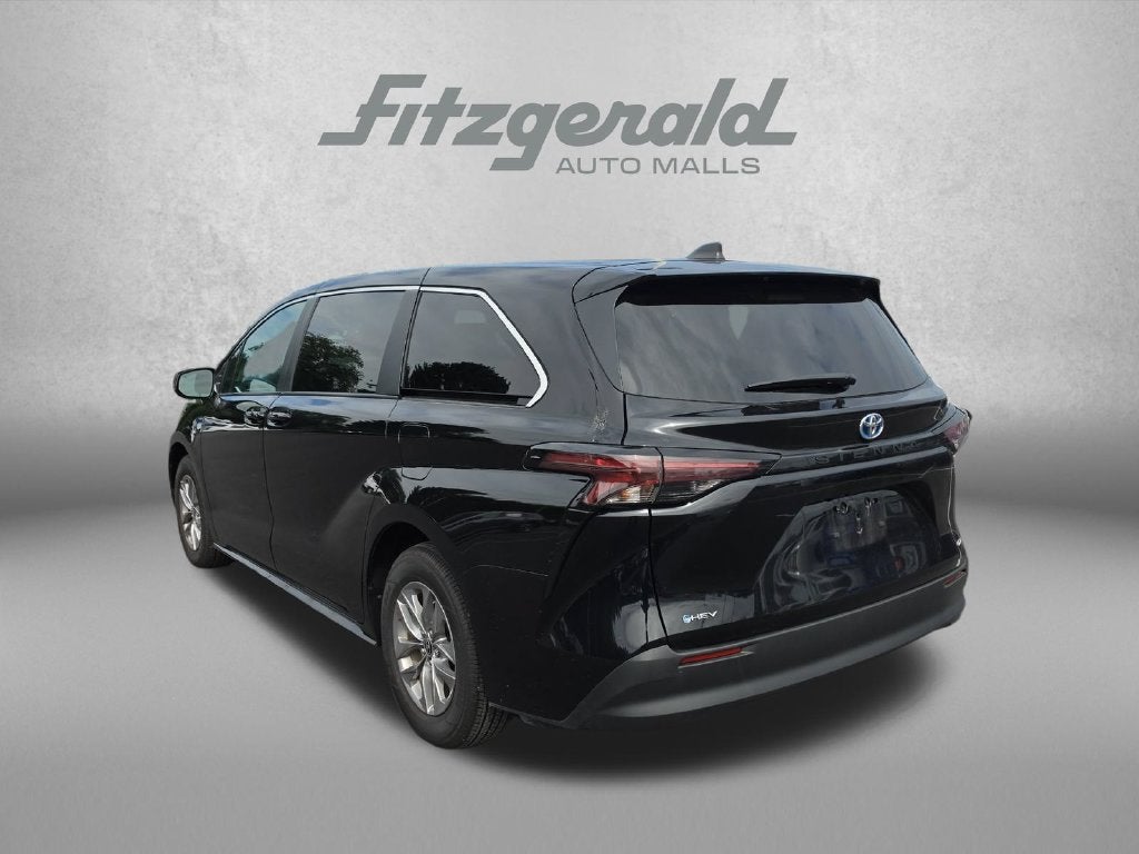 2025 Toyota Sienna LE 8 Passenger