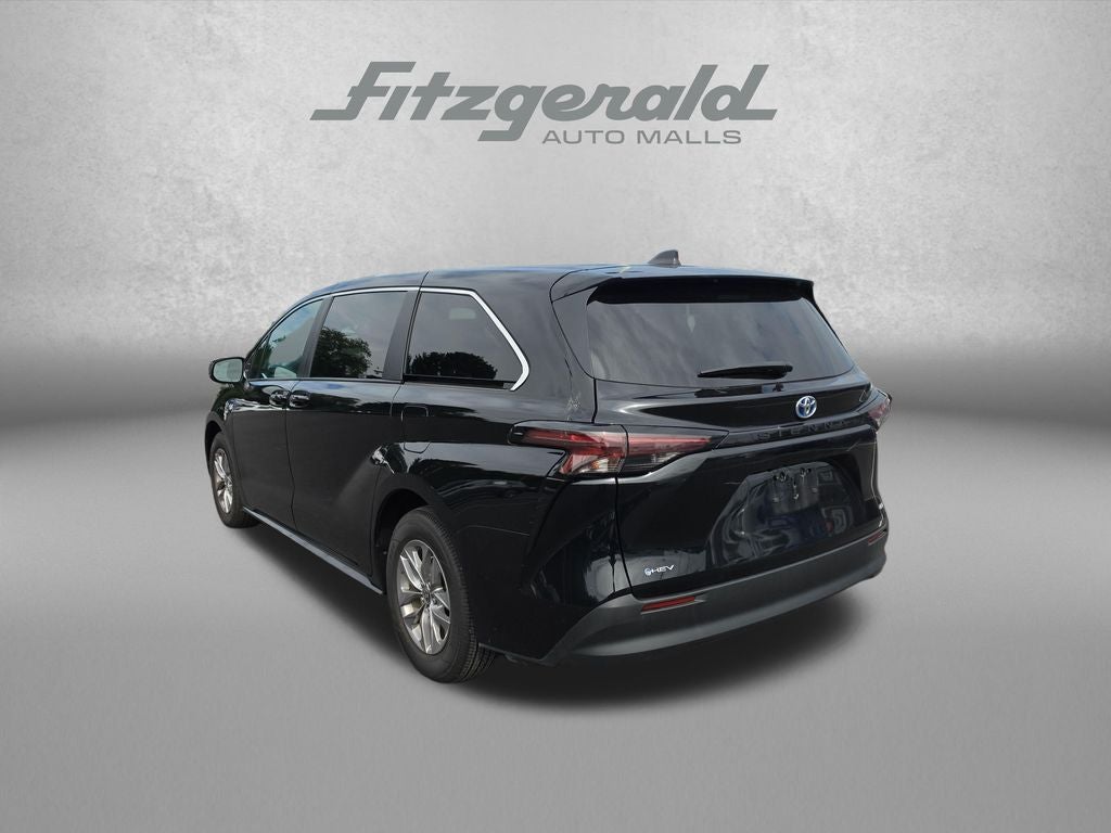 2025 Toyota Sienna LE 8 Passenger
