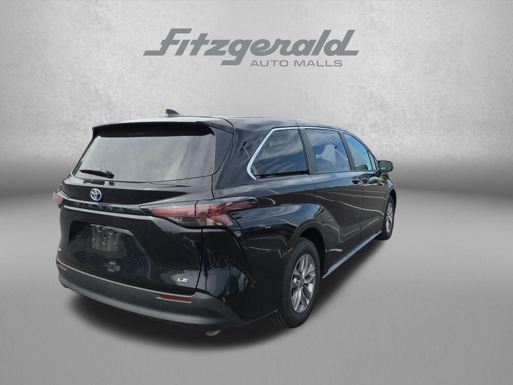 2025 Toyota Sienna LE 8 Passenger