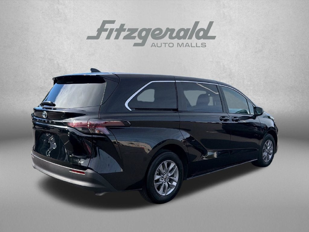2025 Toyota Sienna LE 8 Passenger
