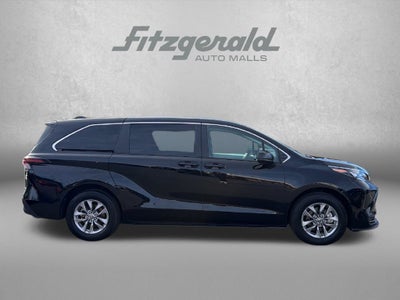 2025 Toyota Sienna LE 8 Passenger