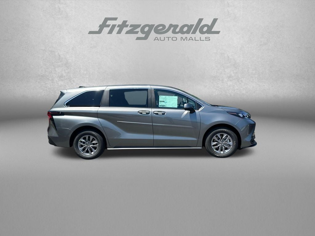 2026 Toyota Sienna LE 8 Passenger