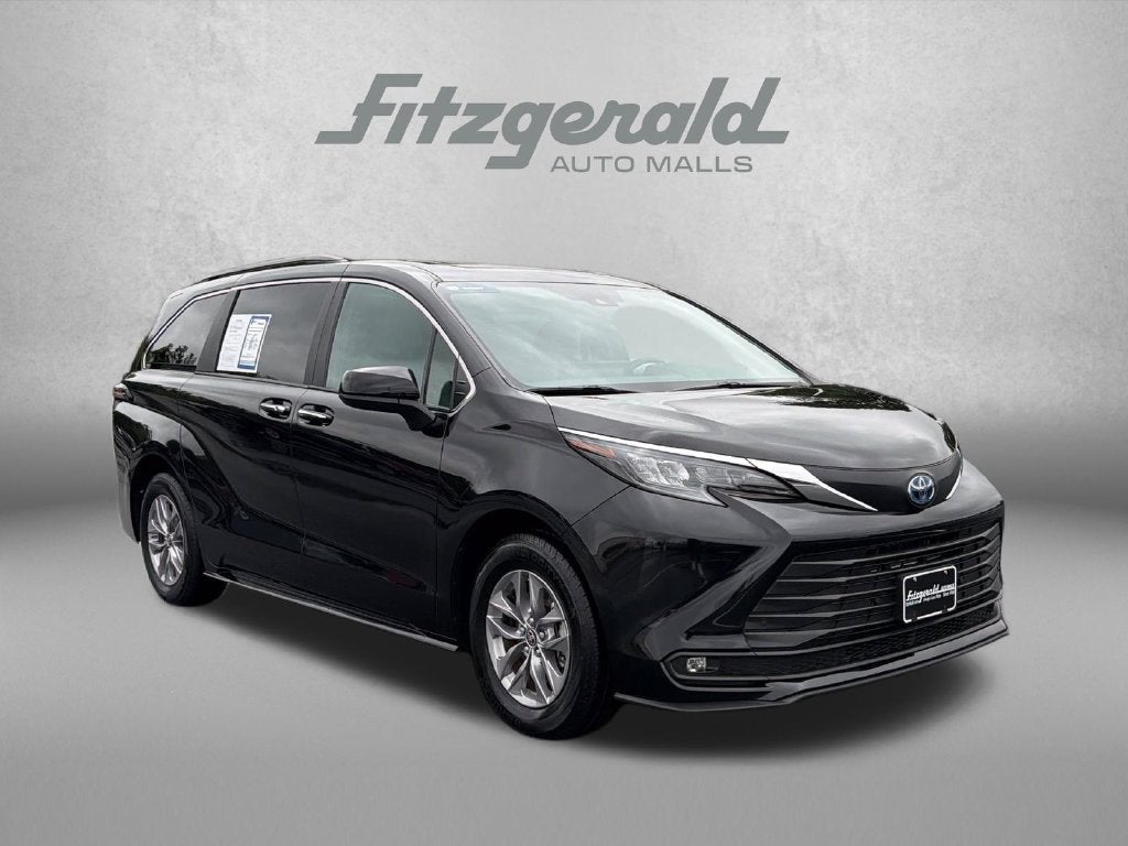 2025 Toyota Sienna XLE 8 Passenger