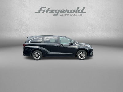 2025 Toyota Sienna XLE 8 Passenger