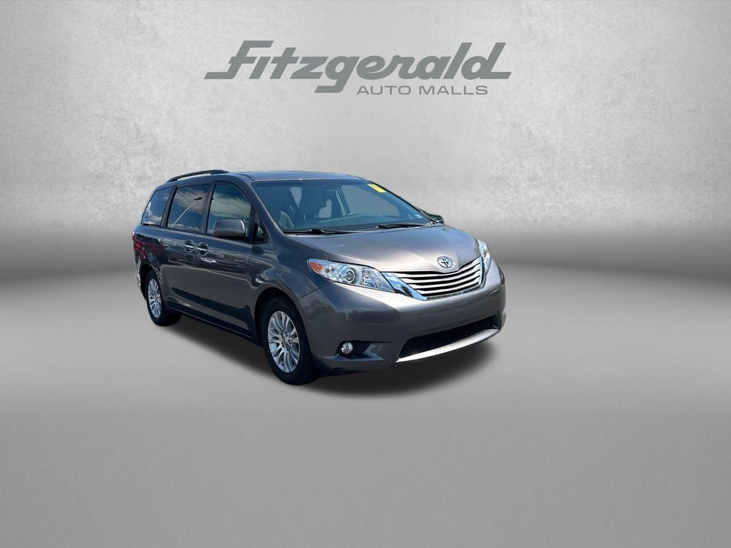 2017 Toyota Sienna XLE 8 Passenger