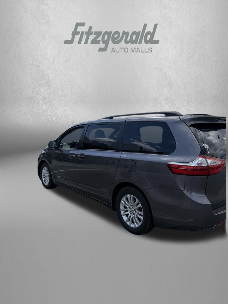 2017 Toyota Sienna XLE 8 Passenger