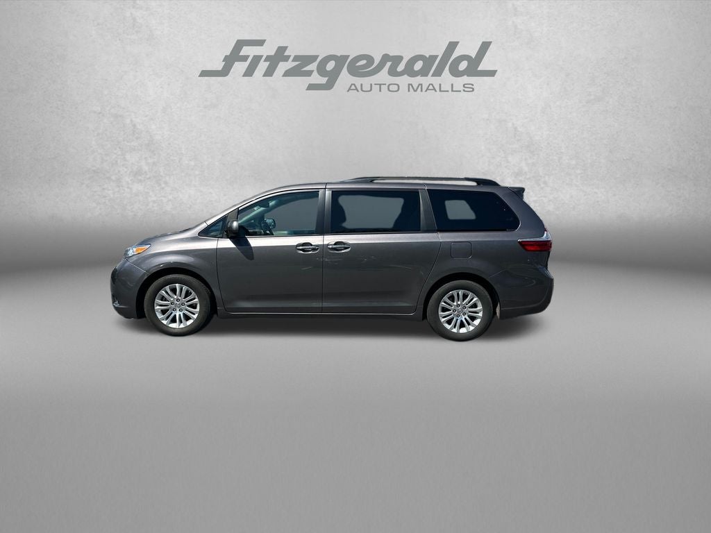 2017 Toyota Sienna XLE 8 Passenger