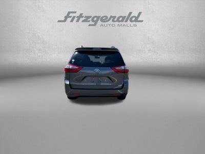 2017 Toyota Sienna XLE 8 Passenger