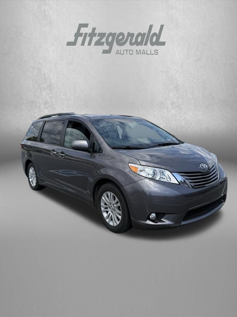 2017 Toyota Sienna XLE 8 Passenger