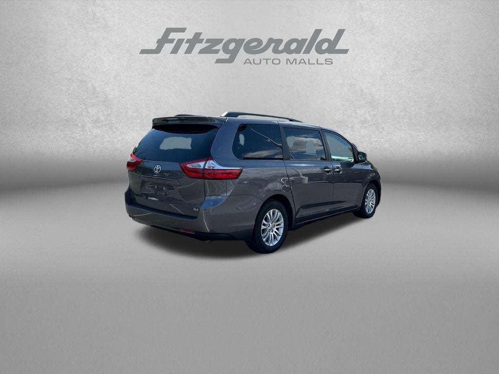 2017 Toyota Sienna XLE 8 Passenger