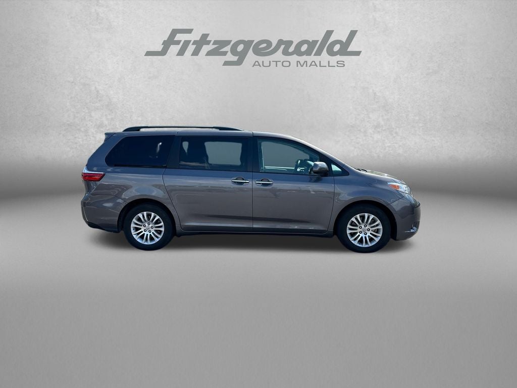 2017 Toyota Sienna XLE 8 Passenger