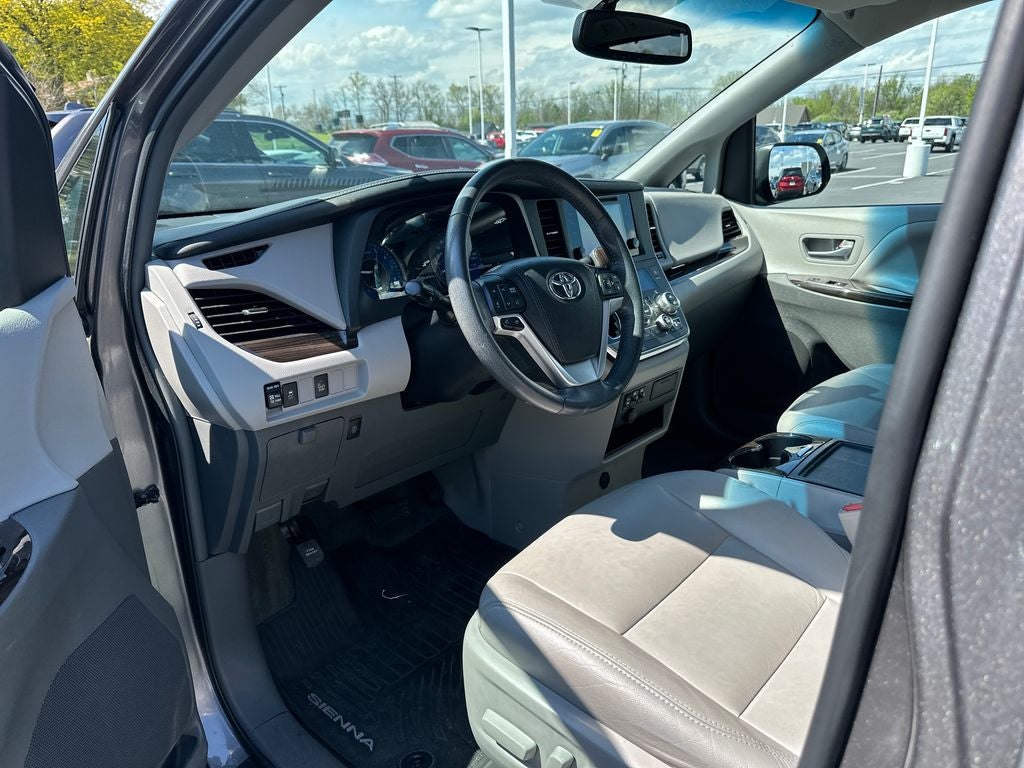 2017 Toyota Sienna XLE 8 Passenger