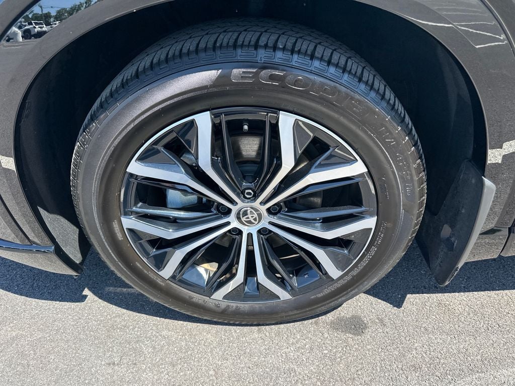 2025 Toyota Crown Signia XLE