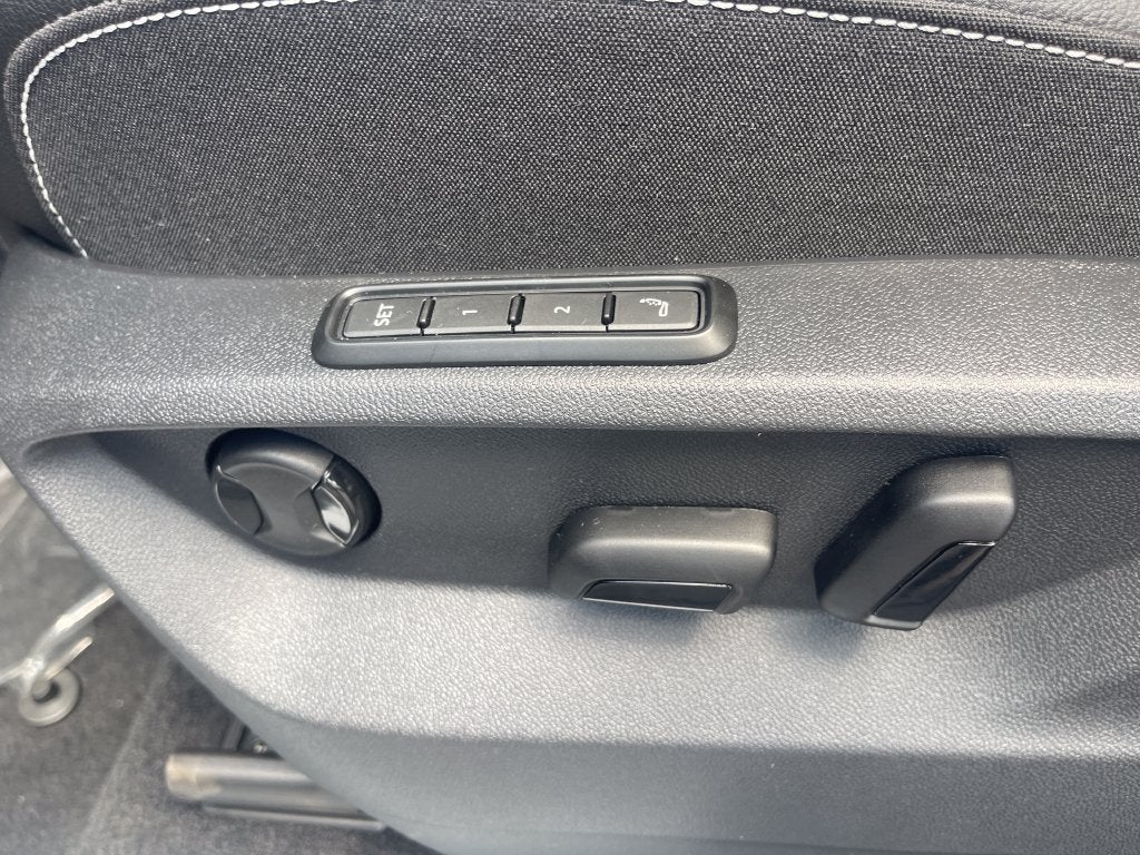 2026 Volkswagen Atlas Cross Sport SEL Premium R-Line