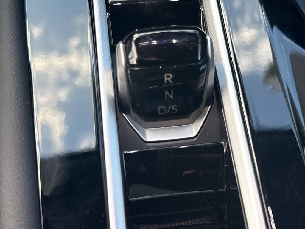 2026 Volkswagen Atlas Cross Sport SEL Premium R-Line
