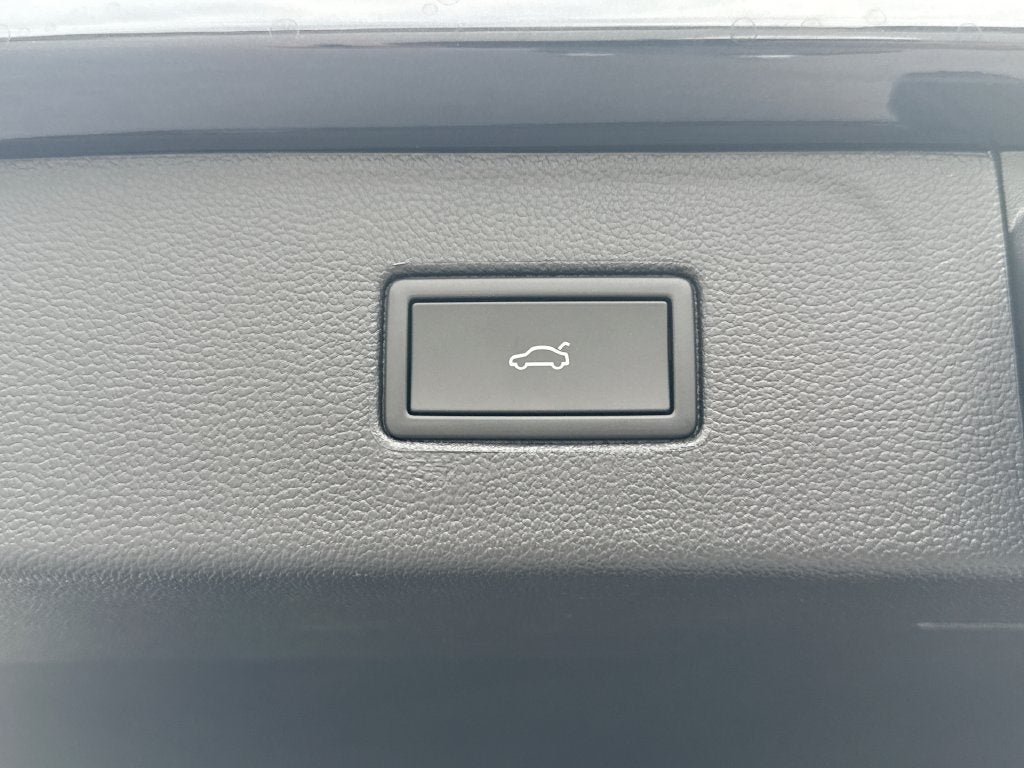 2027 Volkswagen Atlas SE w/Technology