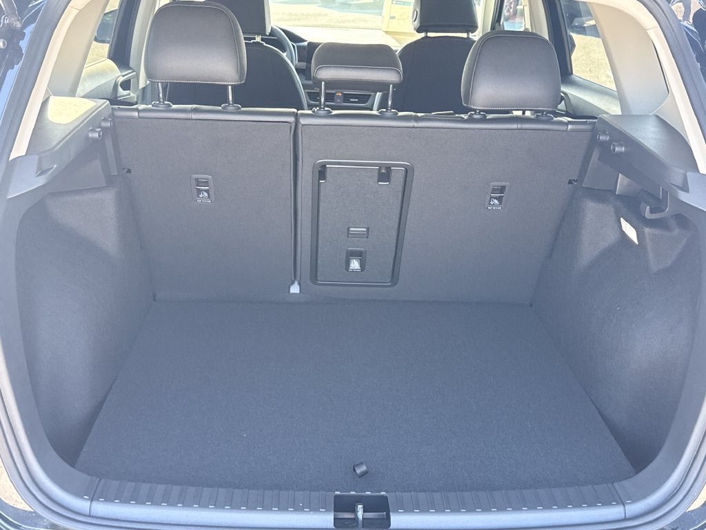 2027 Volkswagen Taos 1.5T SE Black