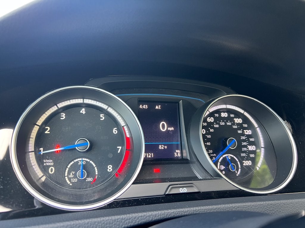2017 Volkswagen Golf R DCC & Navigation 4Motion