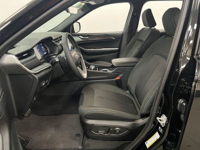 2025 Jeep Grand Cherokee GRAND CHEROKEE LAREDO 4X2