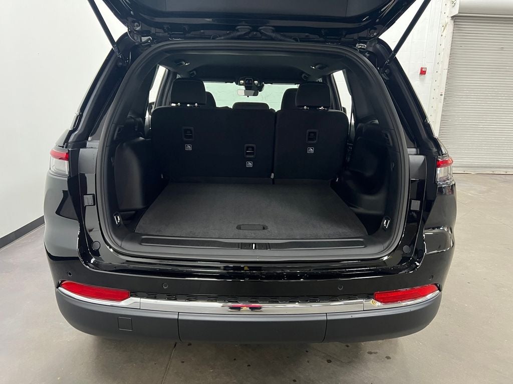 2025 Jeep Grand Cherokee GRAND CHEROKEE LAREDO 4X2