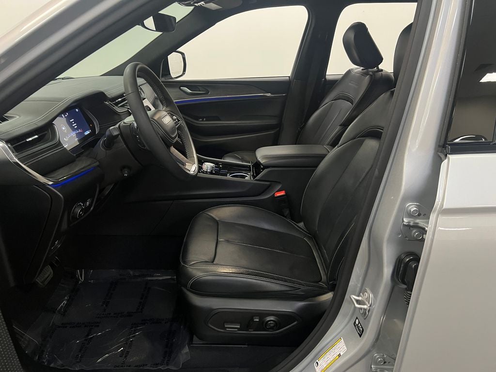 2023 Jeep Grand Cherokee L Overland 4x2