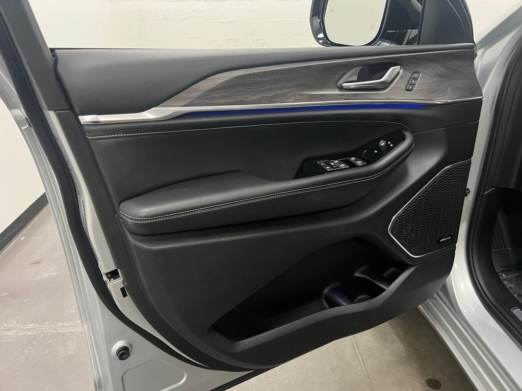 2023 Jeep Grand Cherokee L Overland 4x2