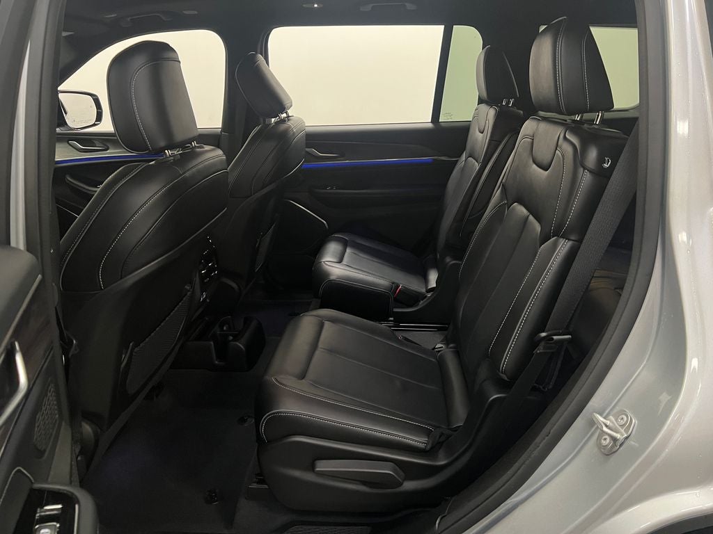 2023 Jeep Grand Cherokee L Overland 4x2