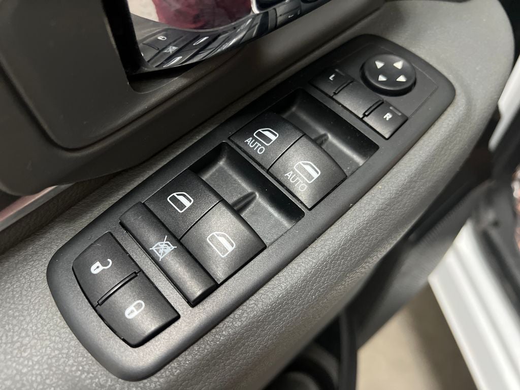 2019 RAM 1500 Classic SLT Crew Cab 4x2 6'4' Box